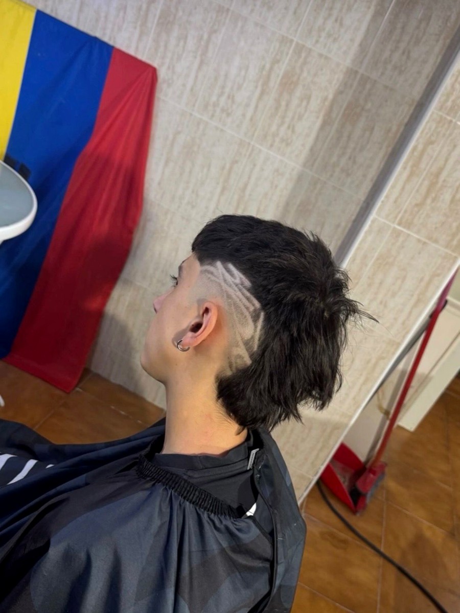 Corte con diseño lateral de 4dri Barber