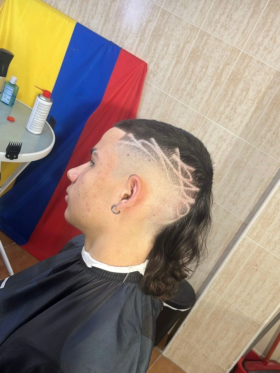 Mullet con diseño lateral de 4dri Barber